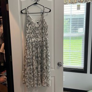 Black and white Banana Republic Dress, size 12